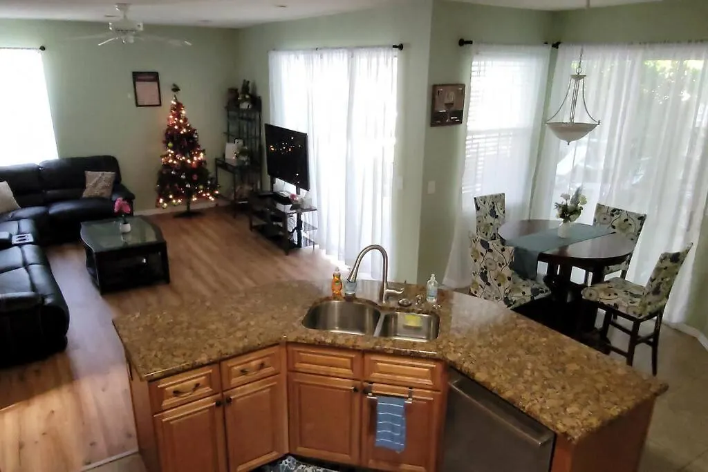 Charming Vacation House 3Be 2Ba Solar Heated Pool Tampa 0*,  USA