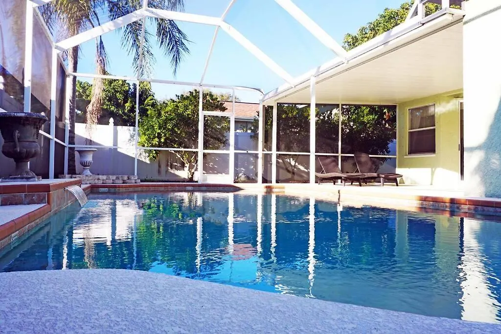 Charming Vacation House 3Be 2Ba Solar Heated Pool Tampa Villa